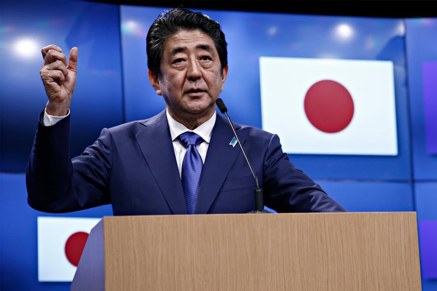 ראש ממשלת יפן לשעבר נורה בידי מתנקש