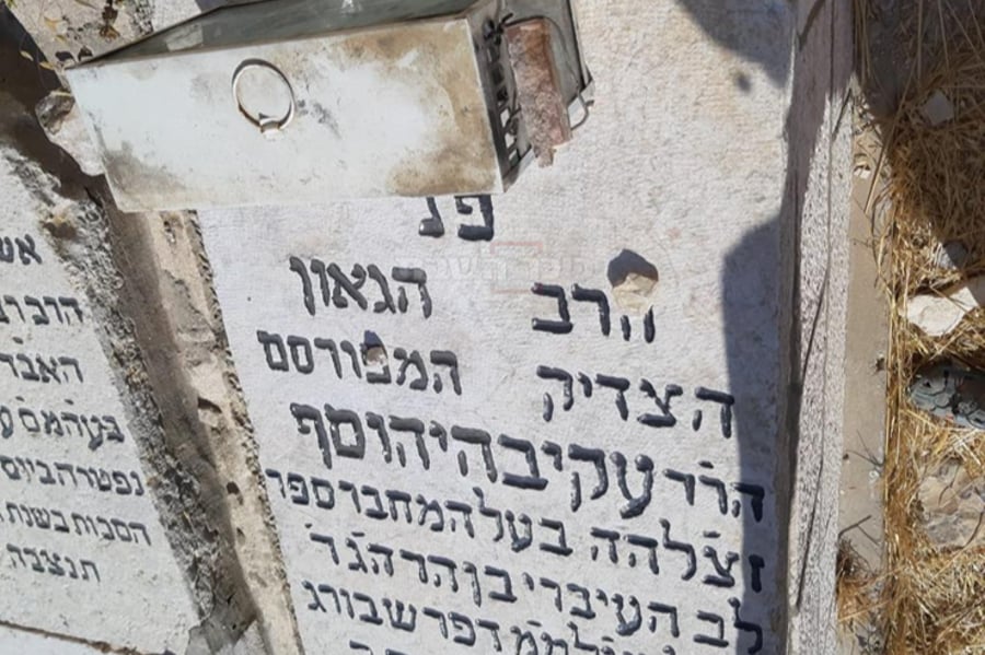 קברו של הגה"צ עקיבה יוסף שלזינגר בהר הזיתים