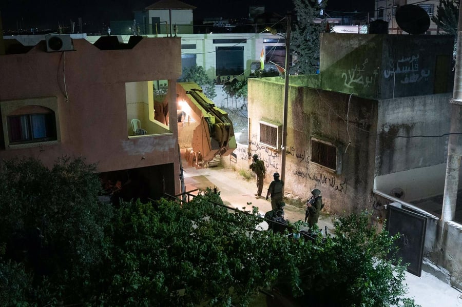בית המחבלים שביצעו את הפיגוע באריאל הושמד • צפו בפיצוץ