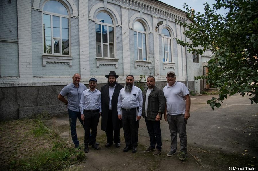בצל הקרבות: בית הכנסת בציון רבי לוי יצחק מברדיטשוב מתרחב • תיעוד