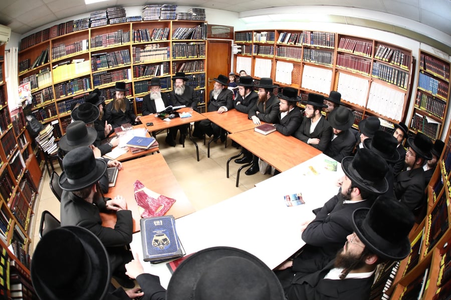תיעוד: בחורי 'אורייתא' נבחנו על ההלכה אצל גדולי הרבנים
