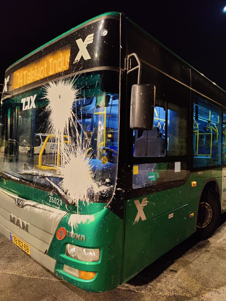 מזרח ירושלים: ערבים יידו אבנים על אוטובוס ונעצרו