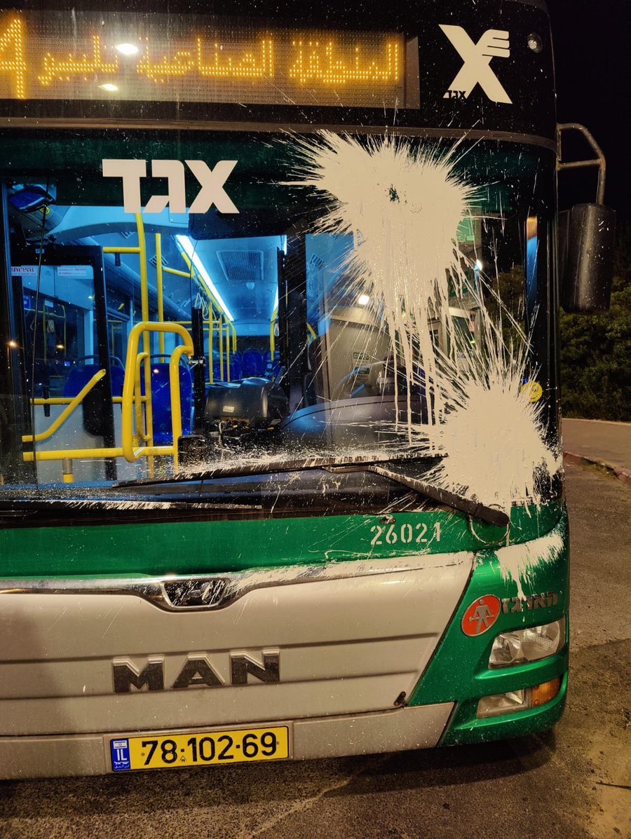מזרח ירושלים: ערבים יידו אבנים על אוטובוס ונעצרו