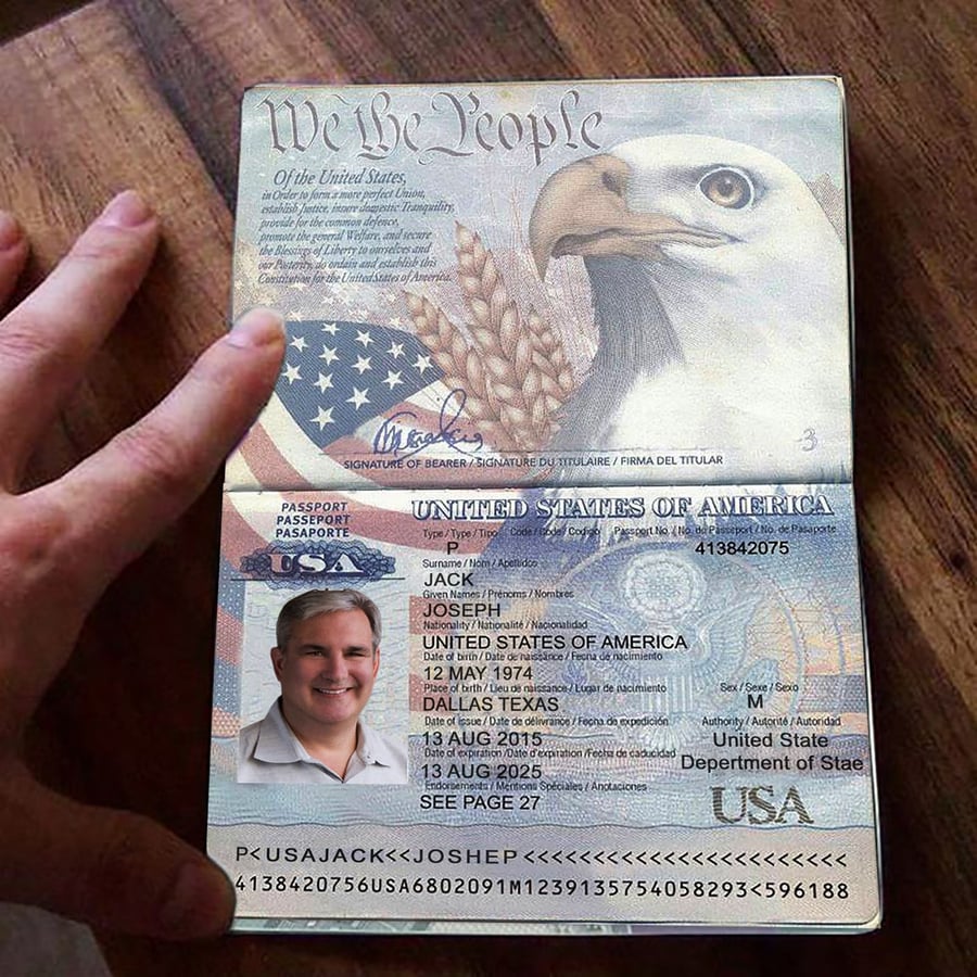 תמונת דרכון אותו שלחו הנוכלים כדי להראות אמינות