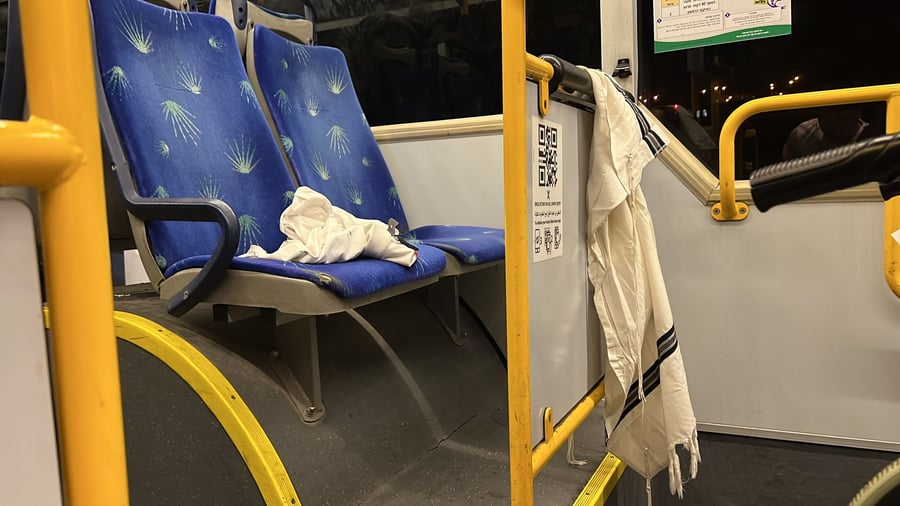 הבגדים של הפצועים מהאוטובוס