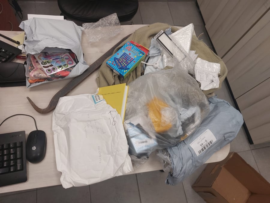 נערים פרצו ל'דואר ישראל' וגנבו חבילות שיועדו לאזרחים