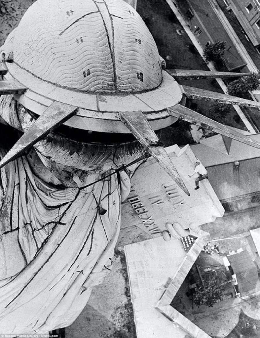 פסל החירות מלמעלה, מבט מעל הלפיד. 1938