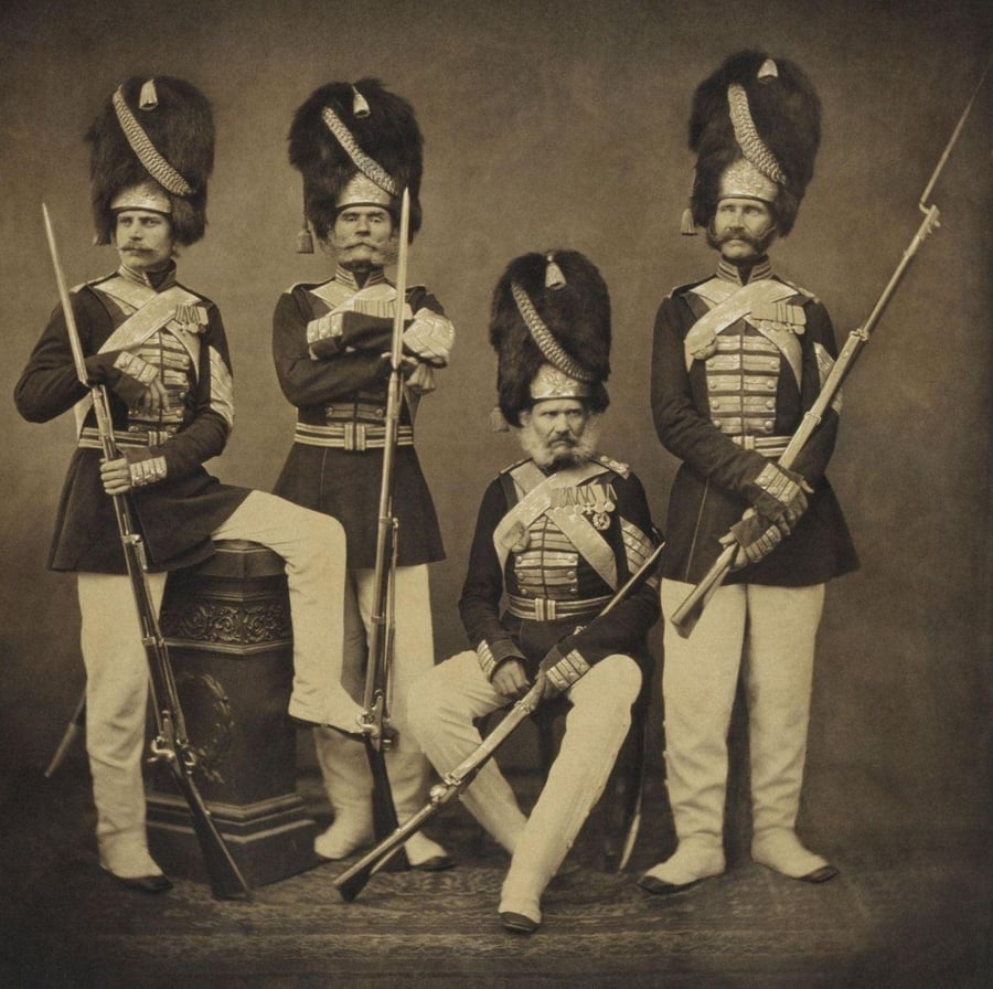 תמונה קבוצתית של שומרי ארמון המלוכה. רוסיה שנות ה1870-1880