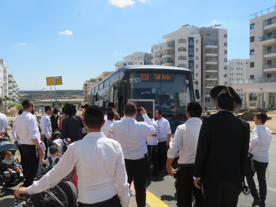 התושבים רקדו מול האוטובוס:  קו יומי ישיר מחריש לבני ברק