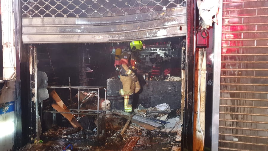 המאבק מחריף? חנות סלולר הוצתה בירושלים ונשרפה כליל
