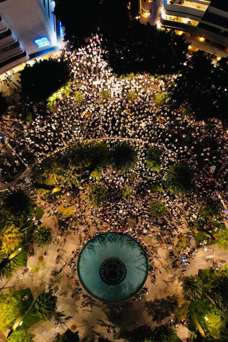 תיעוד מרגש: אלפים בתפילת נעילה בכיכר דיזנגוף בת"א