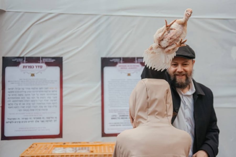 הרב לאזאר 'קפץ' על הבמה והציבור שר את 'מארש הניצחון'
