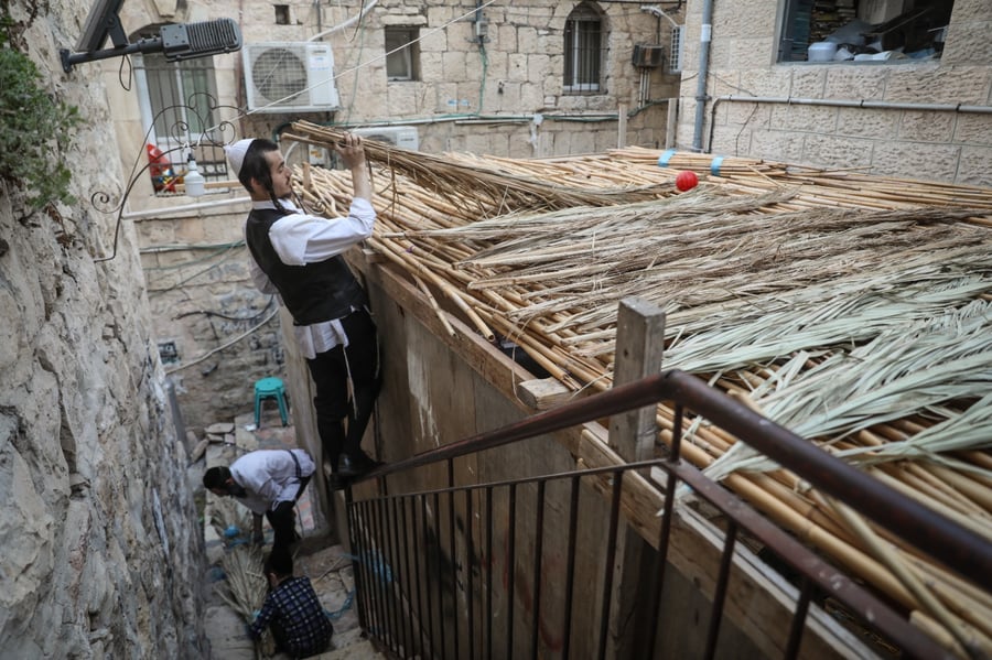 "כל האזרח בישראל ישבו בסוכות": תיעוד מרחובות ירושלים