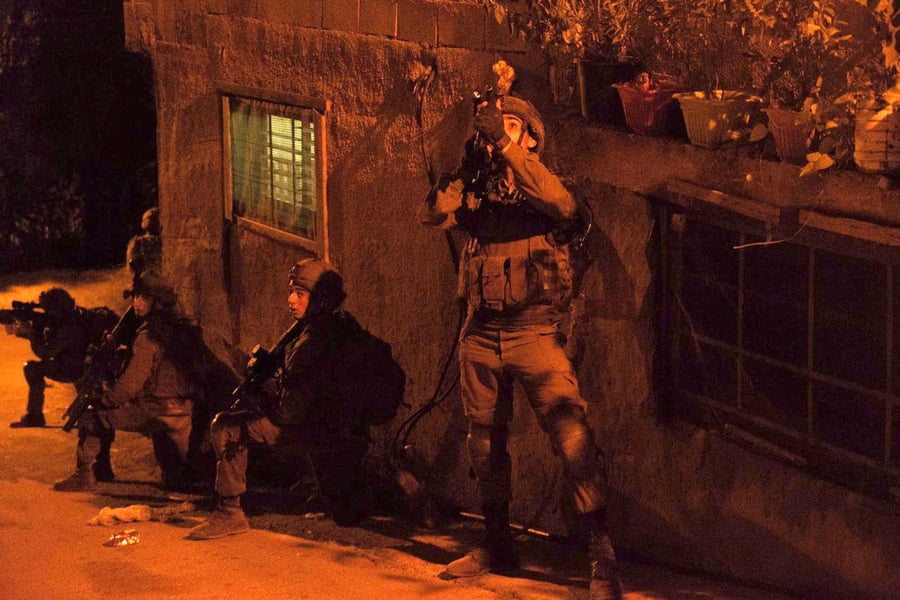 הלוחמים עצרו חשודים בירי לעבר כוחות צה"ל בקבר יוסף