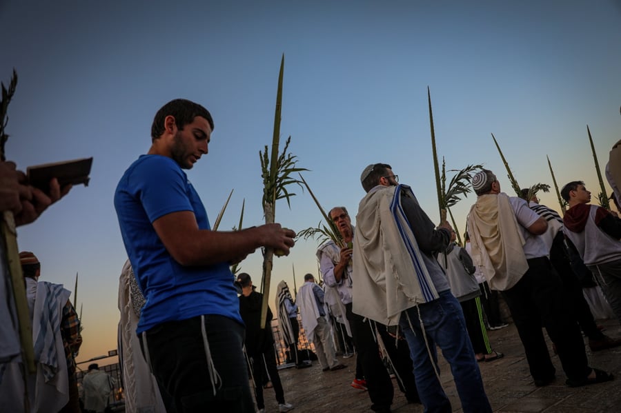 מאות התפללו בהר הזיתים מול בית קודשי הקודשים