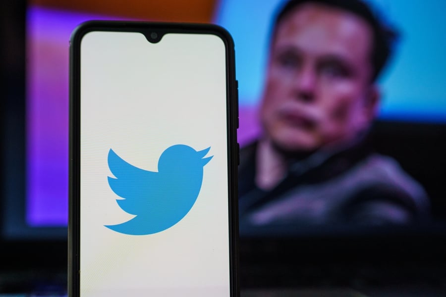 מאסק הפך לבעלי טוויטר: פיטר בכירים וישחרר את טראמפ