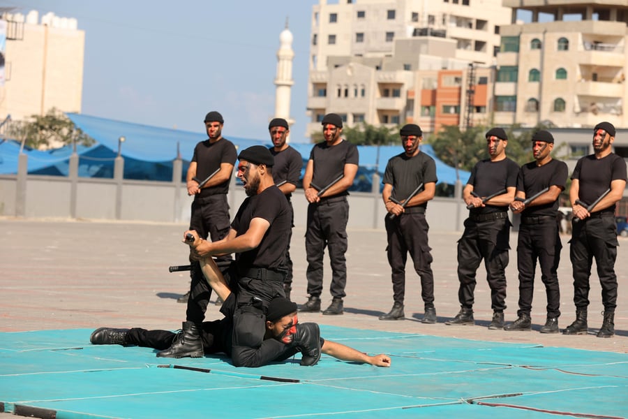 כוחות הביטחון של חמאס הציגו את כישוריהם המבצעיים | צפו