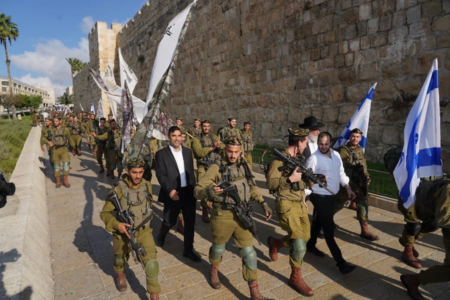 מאות החיילים החרדים נפרדו בצעדה חגיגית ברחובות ירושלים
