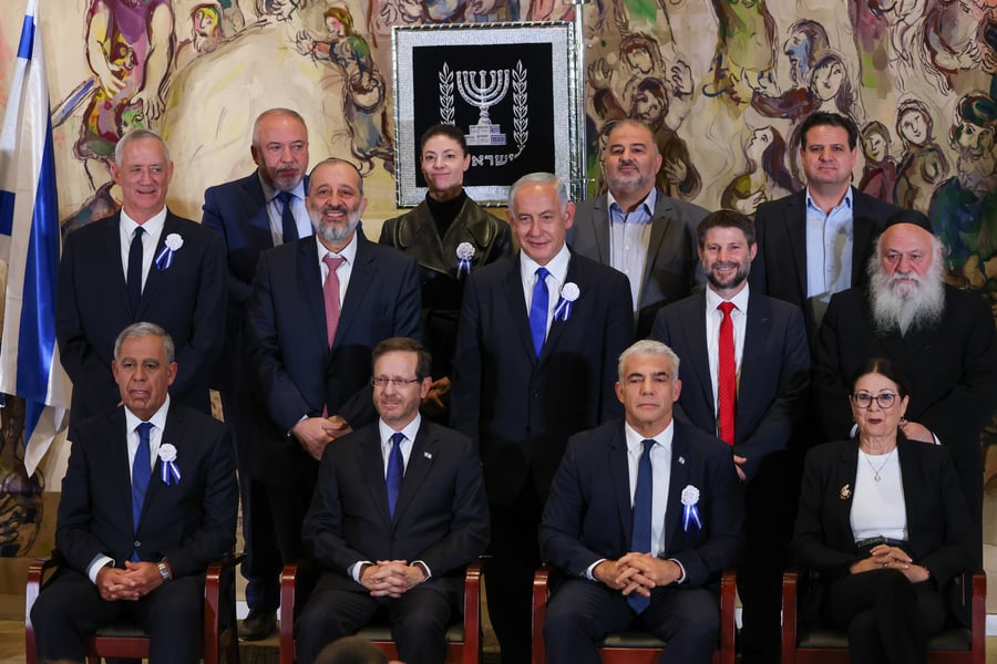 הכנסת ה-25 הושבעה; ראשי המפלגות נעמדו לתמונה המסורתית