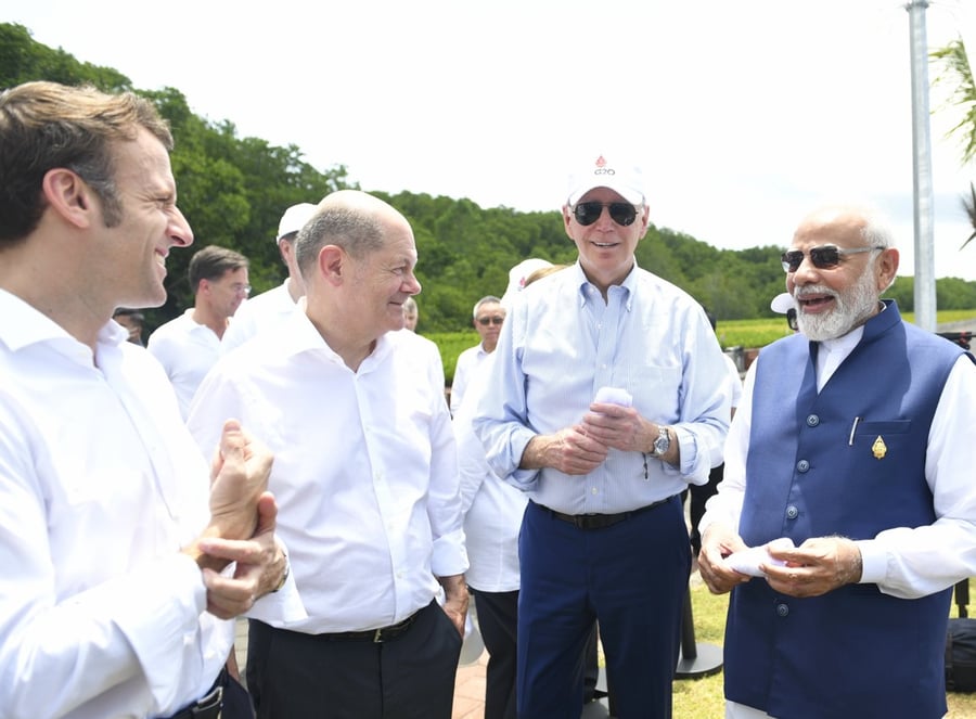 ראש ממשלת הודו מודי עם ביידן, קנצלר גרמניה שולץ ונשיא צרפת מקרון - בשולי הוועידה
