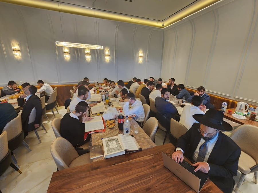 אברכי הכולל פתחו את המסעדה הירושלמית הגדולה בעיר