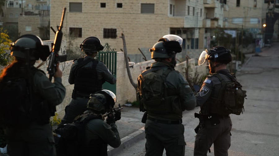 עשרות פלסטינים התפרעו באזור קבר רחל; לוחם מג"ב נפצע קל
