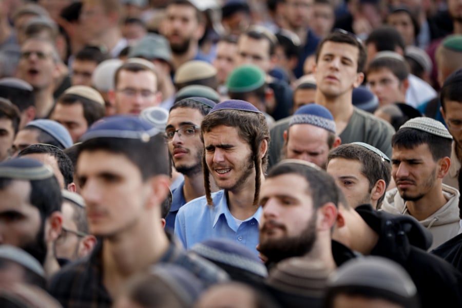 ירושלים: אלפים בהלווייתו של ראש ישיבת הר המור • תיעוד