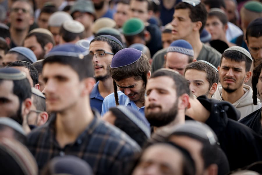 ירושלים: אלפים בהלווייתו של ראש ישיבת הר המור • תיעוד