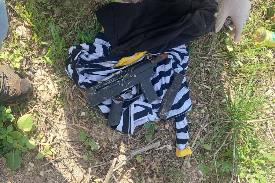 תיעוד: לוחמי מג"ב תפסו נשק מסוג קרלו ברכב נטוש