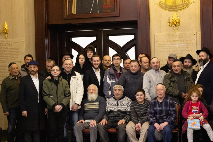 תיעוד מרגש: עשרות יהודים מאוקראינה בציון בעל התניא