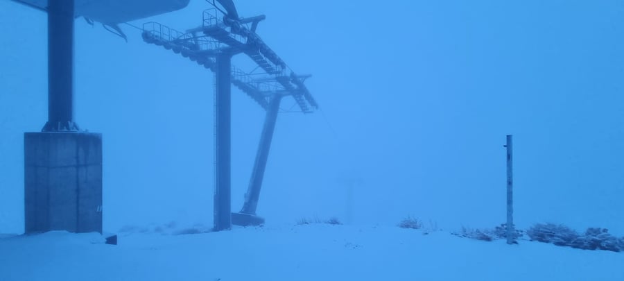תיעוד מרהיב: שלג ראשון יורד ומכסה בלבן את הרי החרמון