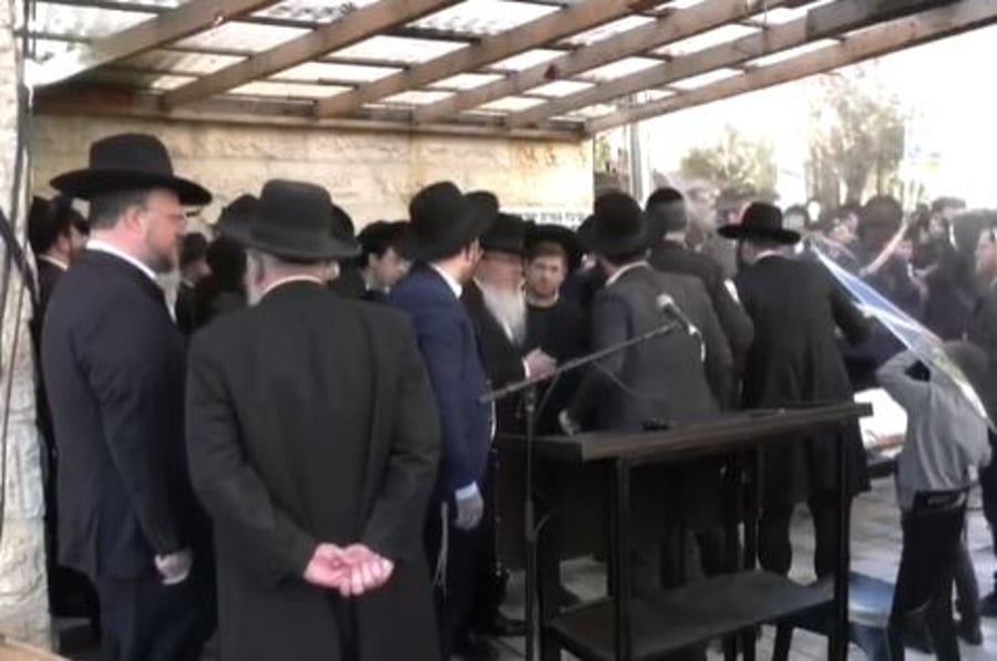 שידור חוזר: הלוויתה של הרבנית שולמית אזרחי ע"ה בירושלים