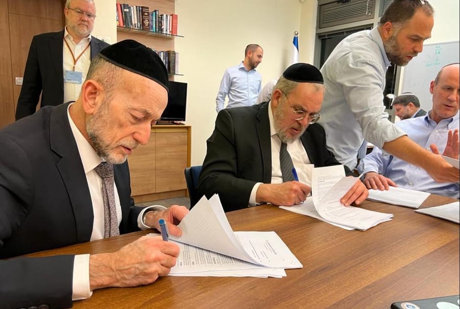 'דגל התורה' ו'אגודת ישראל' חתמו על ההסכם הקואליציוני עם 'הליכוד'