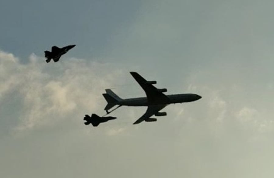 מטוסי חיל האוויר ממריאים מול אלפי הצופים