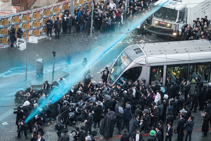 לא רק חרדים: בן גביר קורא למשטרה להפעיל מכת"זיות גם בהפגנות בתל אביב