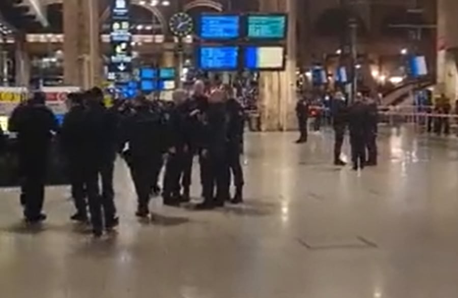 אנשים נדקרו בתחנת רכבת בפריז; הדוקר נוטרל