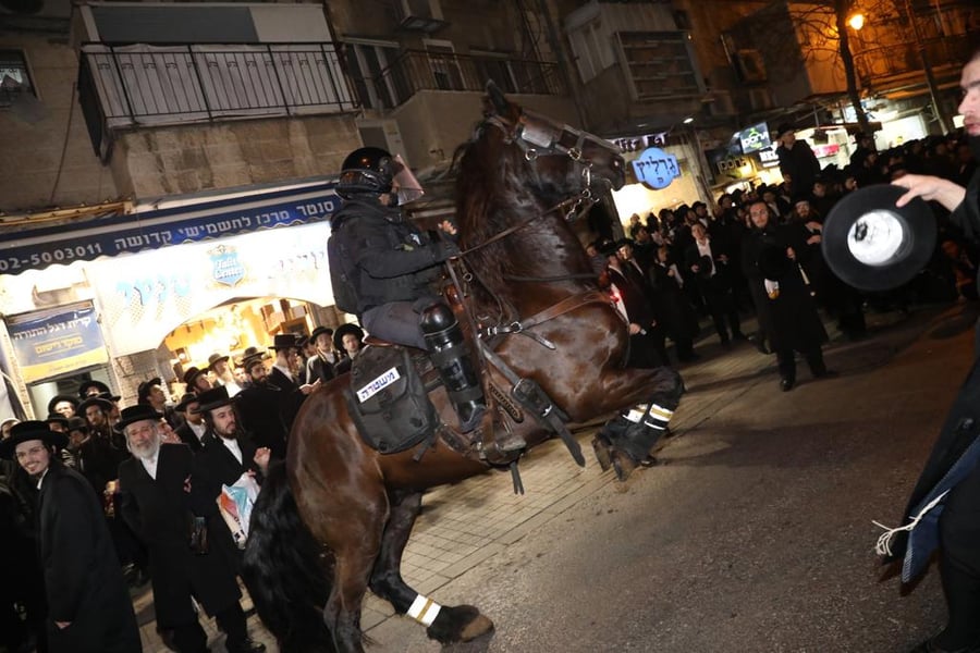 תיעוד מסכם: ההפגנה הסוערת הערב נגד חנות הסלולר בירושלים