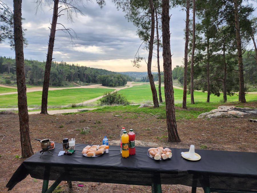 ארוחת בוקר קלה בפארק מקסיקו ביער בן שמן לקבוצת המטיילים גולשי 'כיכר השבת'