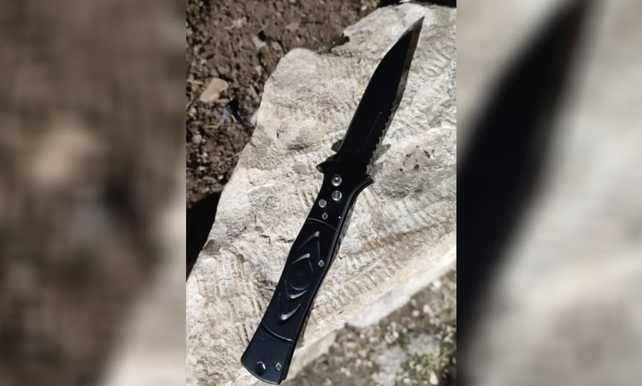 הסכין שנתפסה על גופו של החשוד