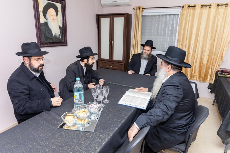 צפו בתיעוד: הרב יגאל כהן בביקור מיוחד בכפר חב"ד