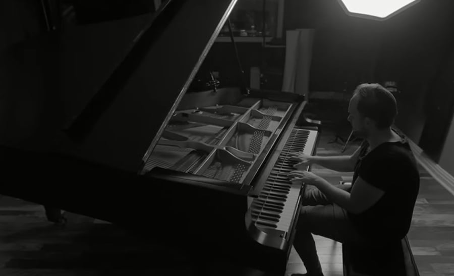 הפסנתרן מנדי פורטנוי באלבום ניגוני חב"ד חדש
