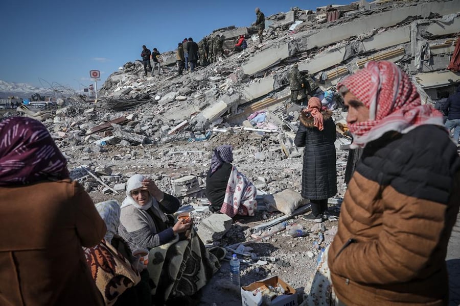 שליח 'כיכר' לטורקיה מדווח: מספר ההרוגים עלה ל-16,000; כוחות החילוץ הישראליים עבדו כל הלילה