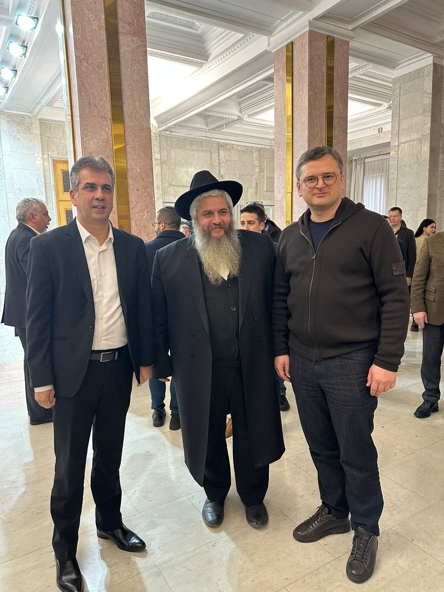 השר כהן עם מקבילו האוקראיני קולבה יחד עם הרב משה ראובן אסמן בסיום הפגישה