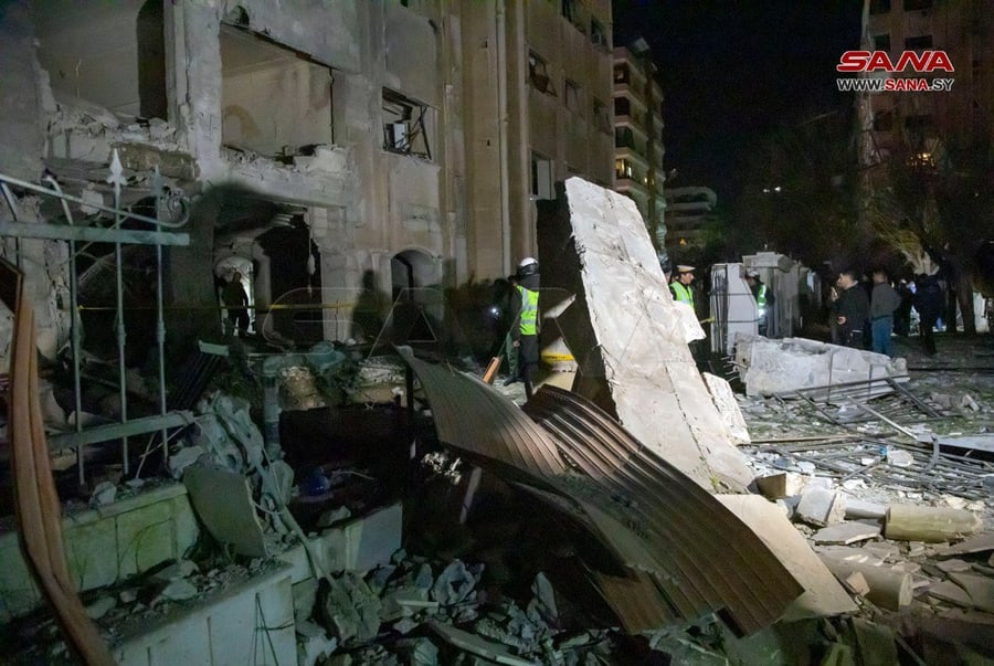 חמישה הרוגים ב"תקיפה ישראלית" בסוריה; תיעוד חריג מזירת ההרס