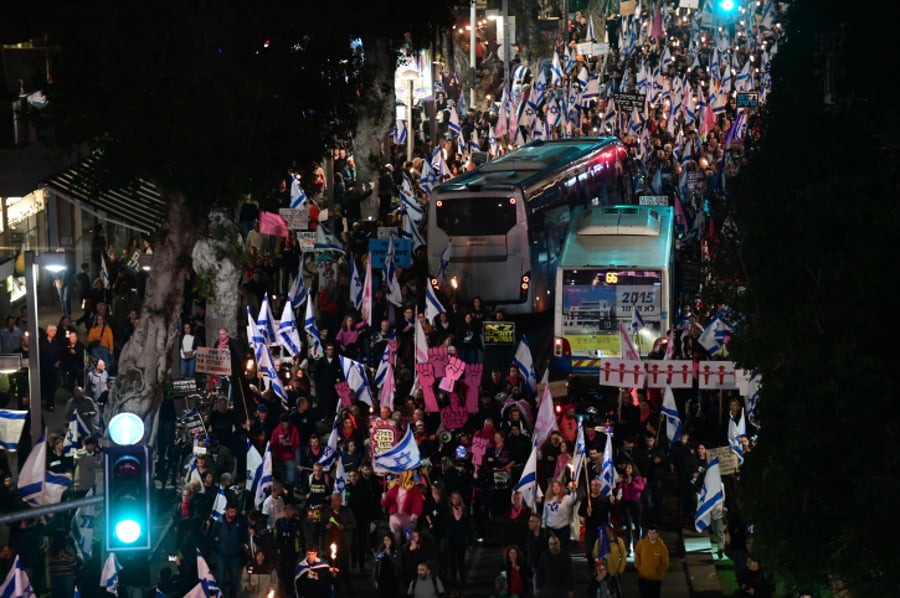 המחאות נגד הרפורמה: 19 נעצרו, בהם שתי מפגינות שנשכו שוטרים