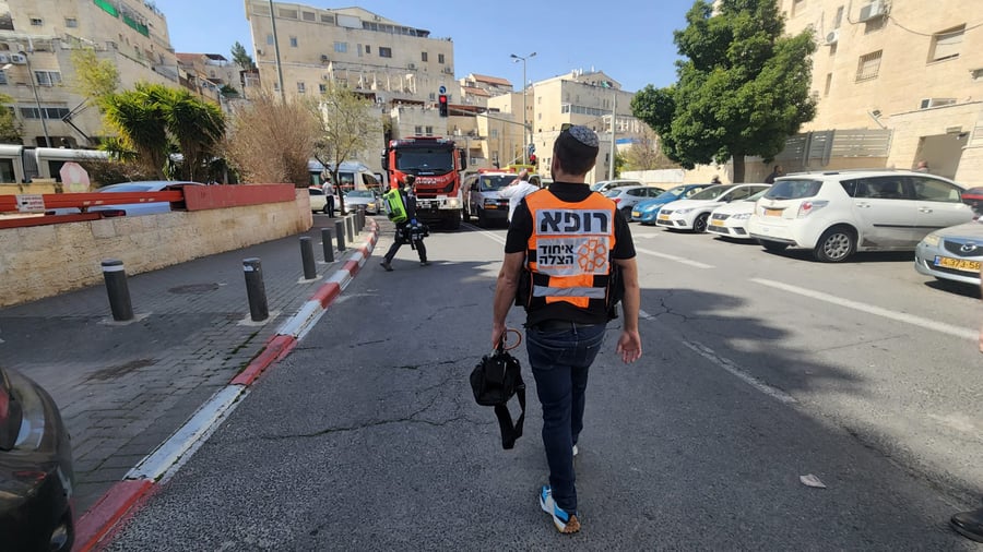בלון גז התפוצץ בדירת מגורים בירושלים: אדם אחד נהרג ומספר פועלים נפצעו