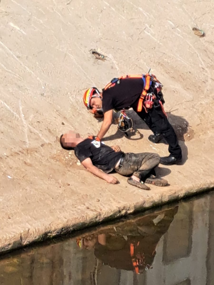 תל אביב: אדם נפל לנחל איילון ופונה לבית חולים | צפו בחילוץ