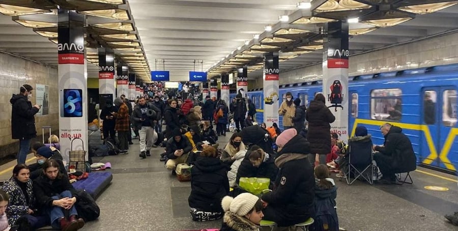 אזרחים בקייב מסתתרים בתחנת הרכבת ימים אחרי הפלישה