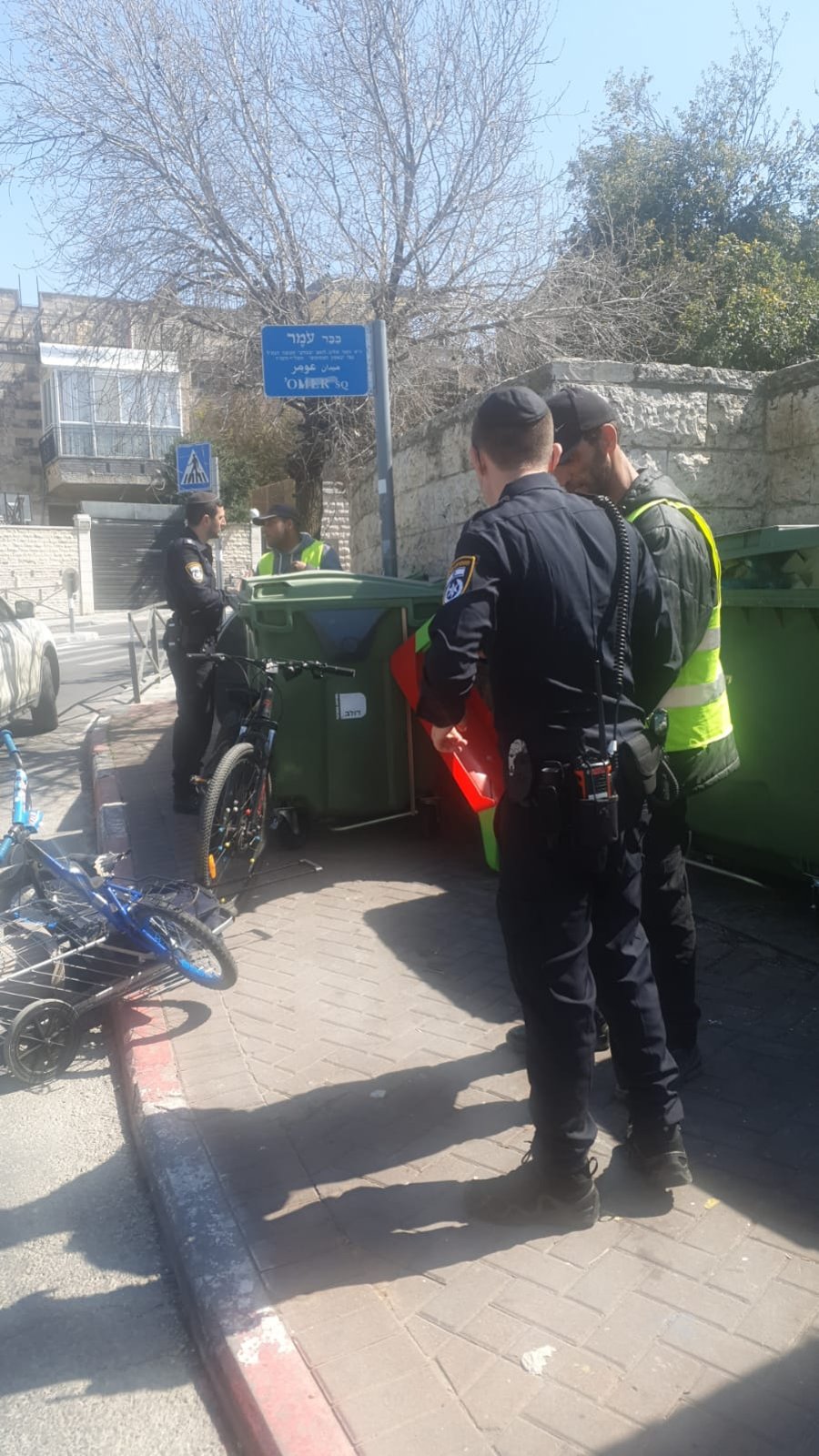 בשכונה החרדית: נעצרו הגנבים המחופשים לעובדי עירייה