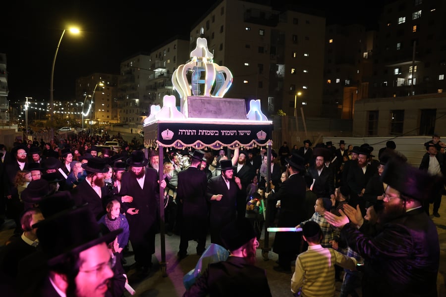 הכנסת ספר תורה לביהמ"ד 'דברי נפתלי' טשאקווא בבית שמש